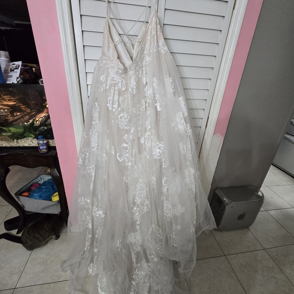 US26W OLEG CASSINI large floral applique beaded strap wedding dress - Picture 4 of 7